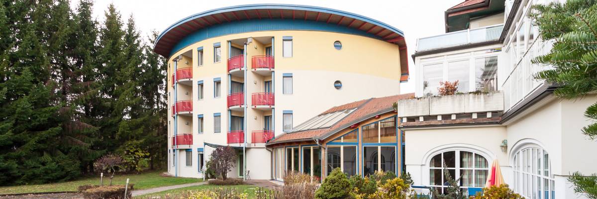 hotel_weiss_herbst_rechts.jpg hotel_weiss_herbst_rechts.jpg